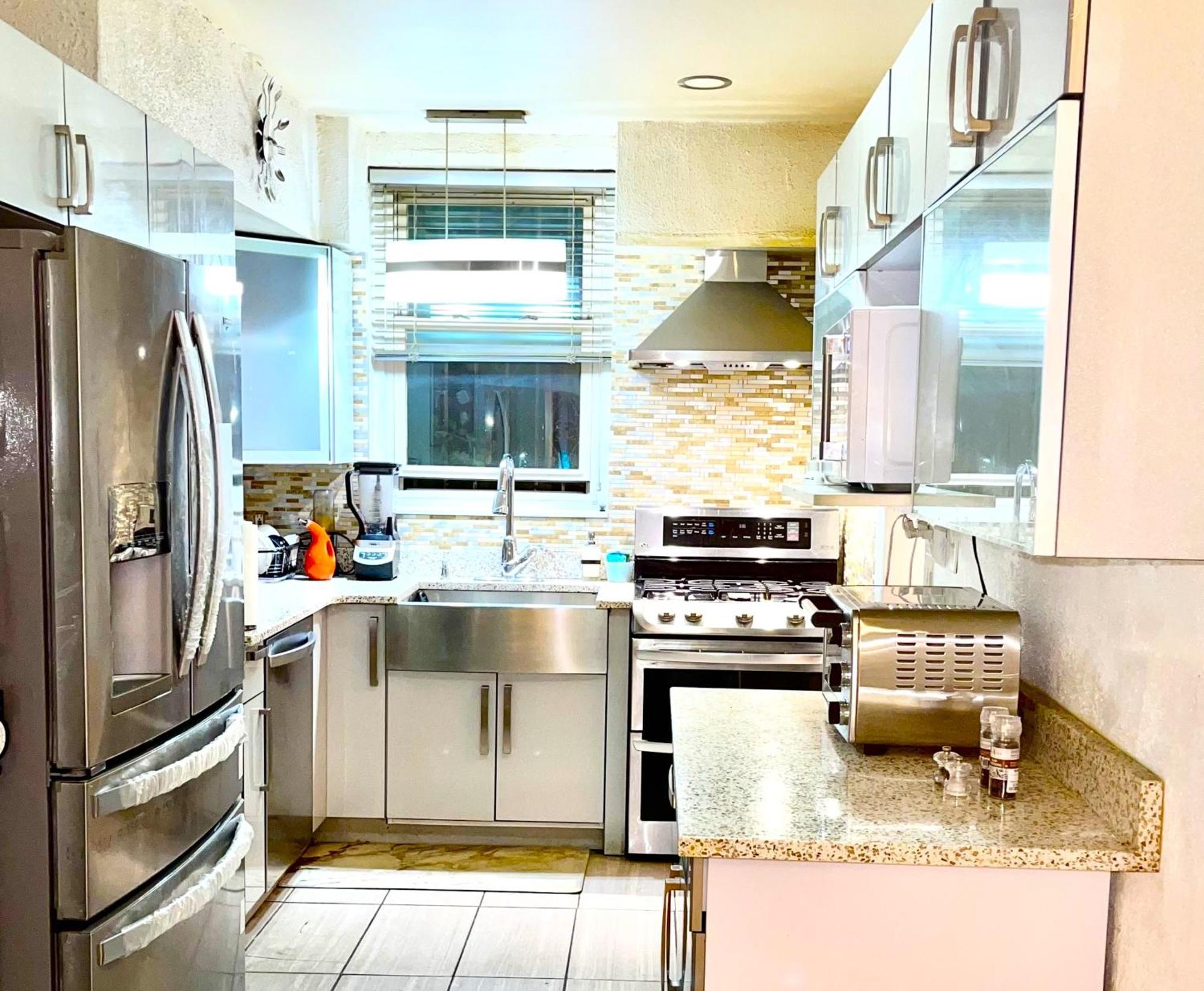 Lga Airport 3 Mins, 3 Bedroom Duplex House, Parking And Private Backyard, 9Mins Subway! Нью-Йорк Экстерьер фото