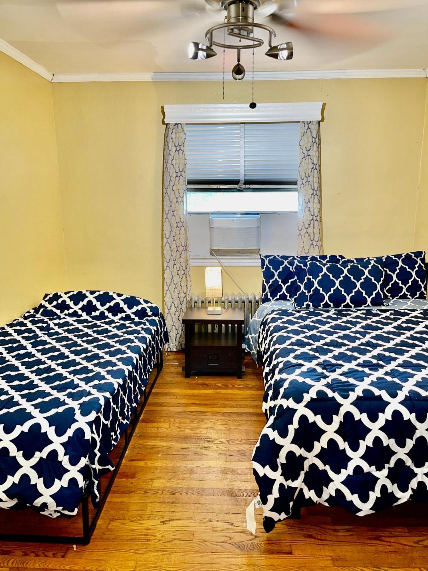Lga Airport 3 Mins, 3 Bedroom Duplex House, Parking And Private Backyard, 9Mins Subway! Нью-Йорк Экстерьер фото